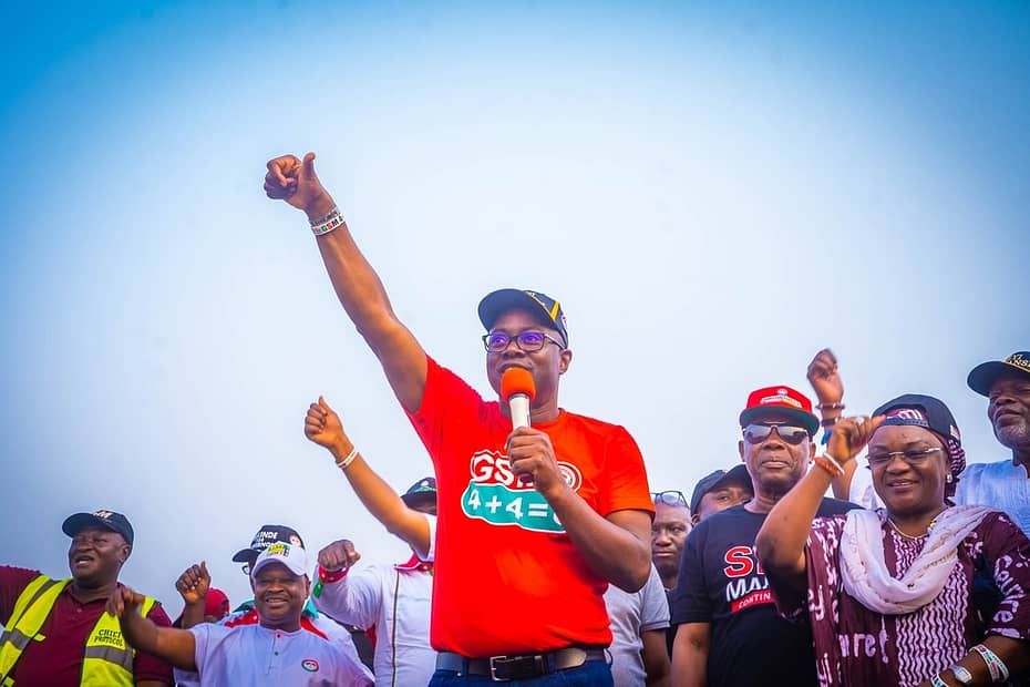 Governor Seyi Makinde addressing the crowd at Odo Oba Market as part of the campaigns in Ogbomoso Zone on January 11, 2023