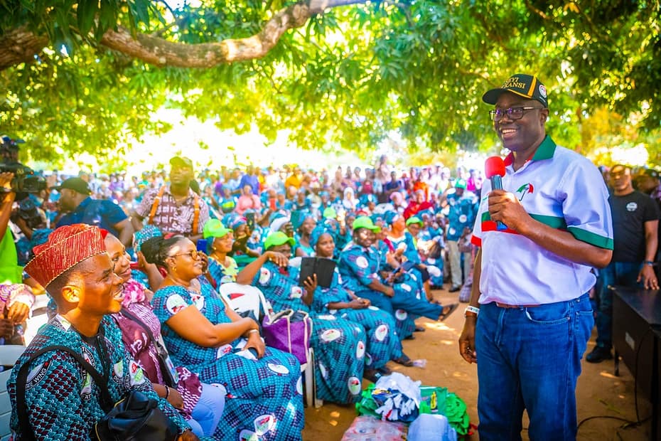 Governor Seyi Makinde addressing pensioners and teachers in Eruwa on February 1, 2023 as part of campaigns in Ibararapa Zone.