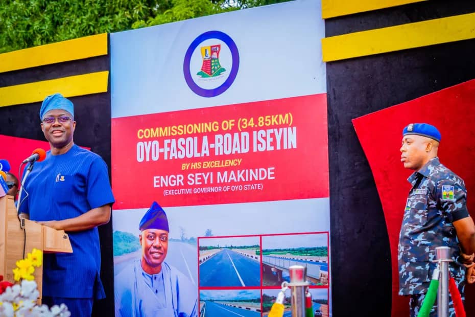 Governor Seyi Makinde delivering his remarks during the commissioning of the Oyo-Iseyin Road on 15 September, 2023